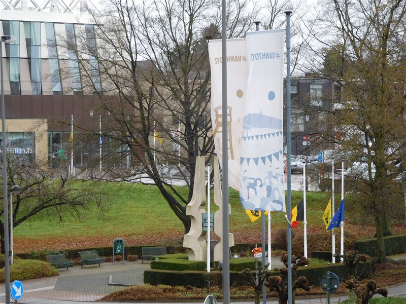 Waarom de vlaggen halfstok hangen HeusdenZolder Waarom de vlaggen halfstok hangen HeusdenZolder