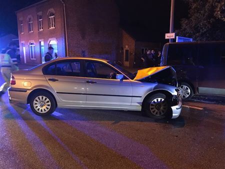 Wagens vernield bij botsing op Ringlaan