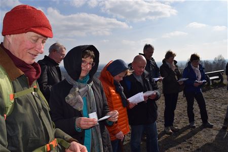 Wandelaars op zoek naar Sint-Franciscus