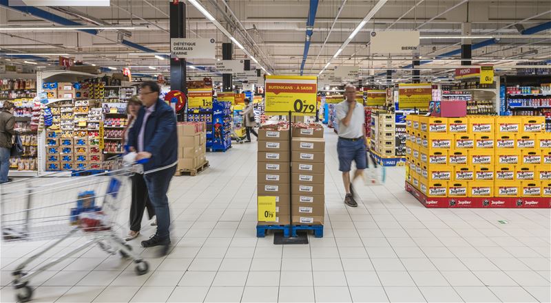 Warenhuisketens strijden om de zondagsklant