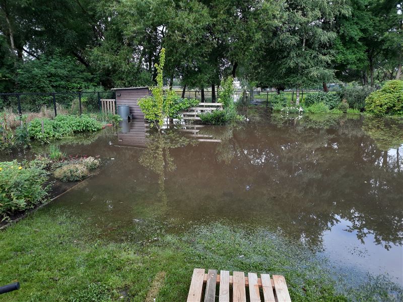 Water zakt langzaam in de Beemdenstraat