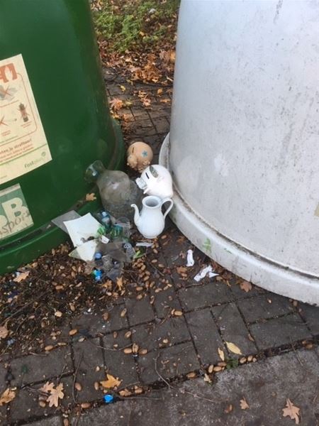 Weer van alles gedumpt in de Knaepenstraat