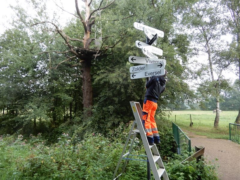 Wegwijzer dorpsradenpad is hersteld