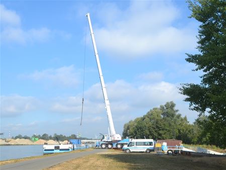 Werken aan Laambeek, materiaal via kanaal