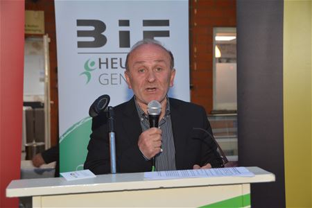 Werkgroep verdedigt Mehmet Üstün bij ministers