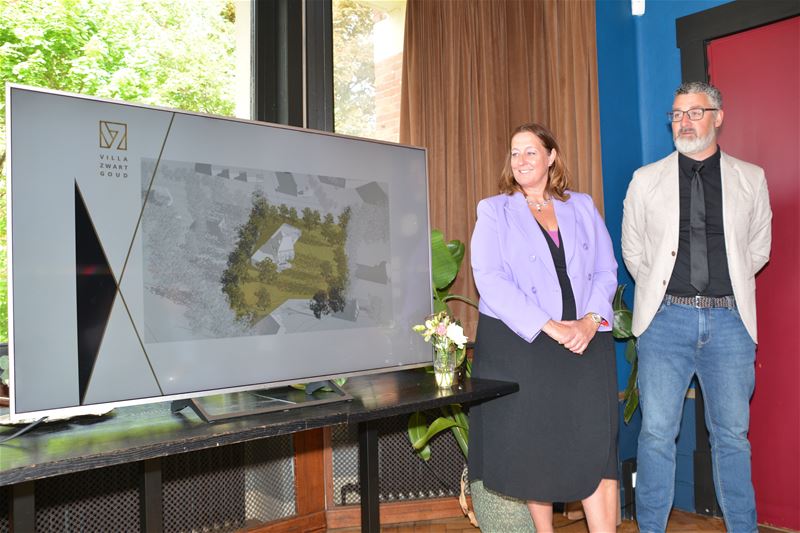 Wie bouwt hotel bij Villa Zwart Goud?
