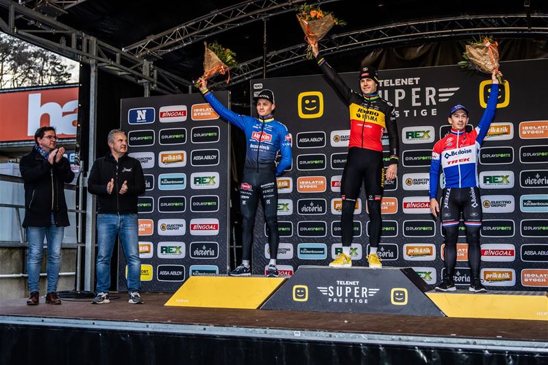 Wie doet van Aert en Van Empel wat?