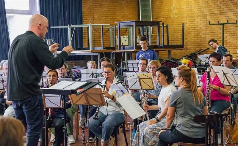 Wie speelt mee op zomerse Play In van harmonie?