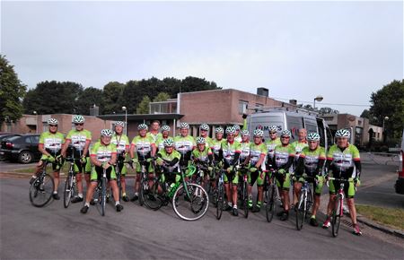 Wielertoeristen op weg naar Zeeland