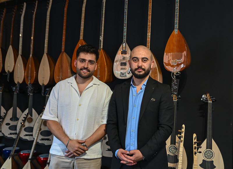 Winkel op Cité met oosterse instrumenten en muziek