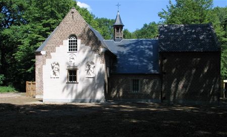 Winterborrelwandeling opgeluisterd met gezangen