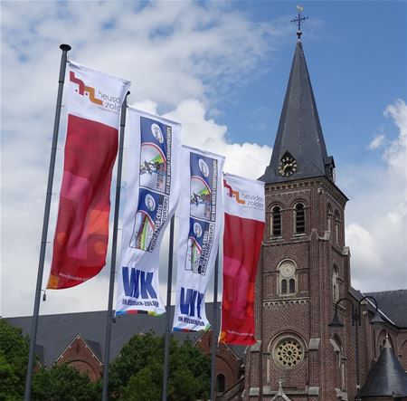 WK's met vlag en wimpel