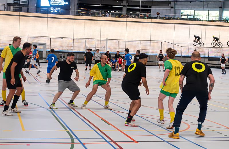 Zaalvoetbaltornooi in opperbeste stemming