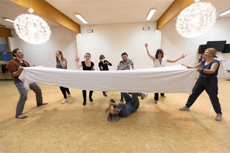 Ziekenhuispersoneel acteert in theatervoorstelling