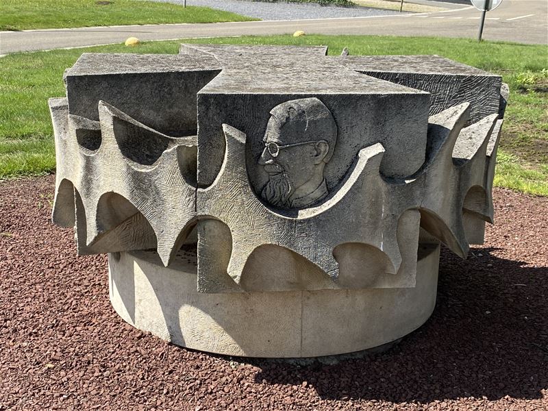 Zoek het plekje: gedenkteken pater Beckers