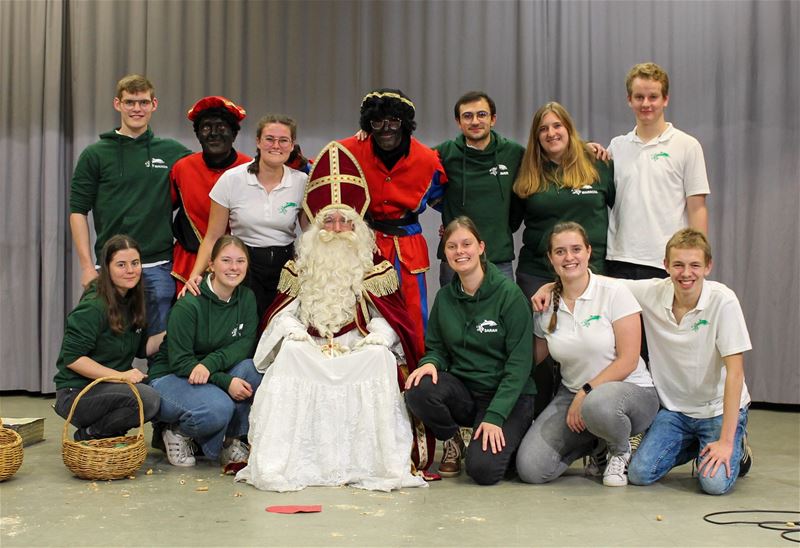 Zolderse Dolfijnen vierden met kampioenen en Sint