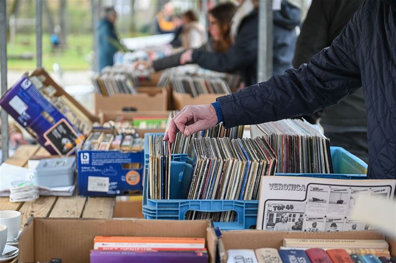 Zondag boek 'n Vinylbeurs op Bovy