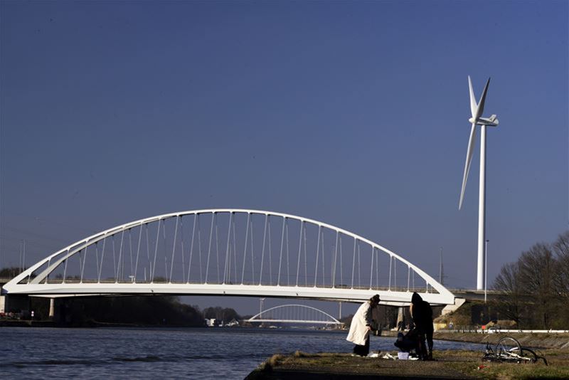 Zondag verhuist de brug in Viversel