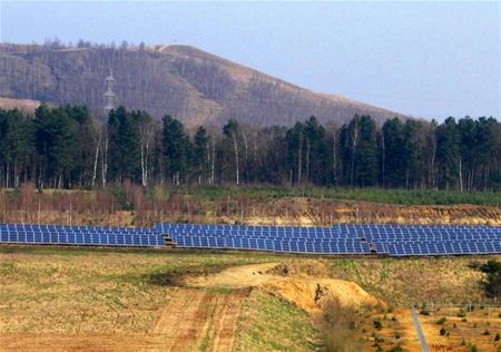 Zonnepanelenpark in volle groei