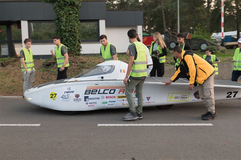 Zonnewagens maken zich klaar voor 24 urenrace