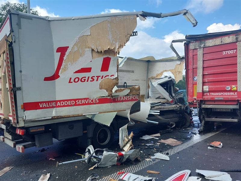 Zware verkeersproblemen door botsing op E314