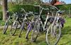 kwb-zamelt-fietsen-in-voor-bewoners-opvangcentrum