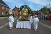 morgen-trekt-in-viversel-de-sacramentsprocessie-1