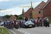 compact-peleton-neemt-telkens-een-aanloop