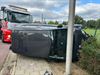 auto-belandt-op-zijn-flank-na-crash-in-sluisbamd