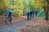 veel-mountain-en-gravelbikers-aan-de-veen