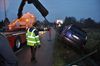 Auto in gracht na botsing