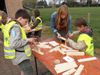 KWB en scouts bouwen insectenhotelletjes