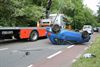 Auto over de kop in Laambroekstraat