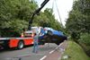 Auto over de kop in Laambroekstraat