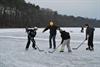 Gretige ijshockeyspelers aan de slag