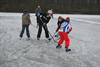 Gretige ijshockeyspelers aan de slag