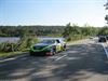 Nascarwagens rijden over de weg