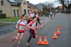 Meisjes staan hun mannetje over 1 km