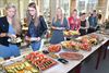 Team Tien voor Taal serveert ontbijtbuffet