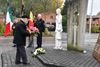 Bloemenhulde aan monument in Heusden