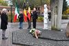 Bloemenhulde aan monument in Heusden