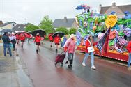 Lange carnavalstoet van regen naar zon