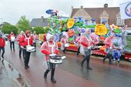 Lange carnavalstoet van regen naar zon