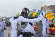 Lange carnavalstoet van regen naar zon