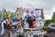 Lange carnavalstoet van regen naar zon