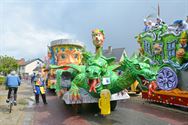 Lange carnavalstoet van regen naar zon