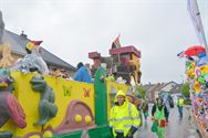 Lange carnavalstoet van regen naar zon