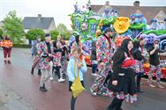 Lange carnavalstoet van regen naar zon