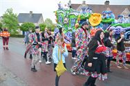 Lange carnavalstoet van regen naar zon