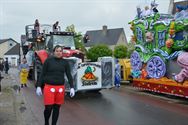 Lange carnavalstoet van regen naar zon